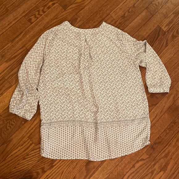 Old navy, size medium V-neck with buttons 3/4 sleeve, black white and gray - Picture 5 of 5